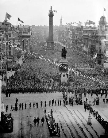 THE PROCESSION FROM ROOF OF KENNEDY & MCSHARRY'S  WESTMORELAND STREET 5.30PM